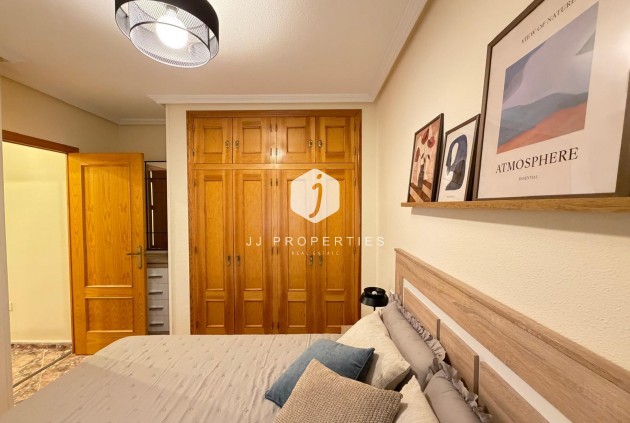 Resale - Apartment / flat -
Torrevieja - Playa de los Locos