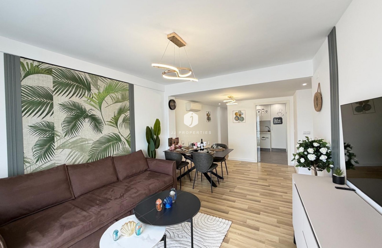 Resale - Apartment / flat -
Torrevieja - Centro