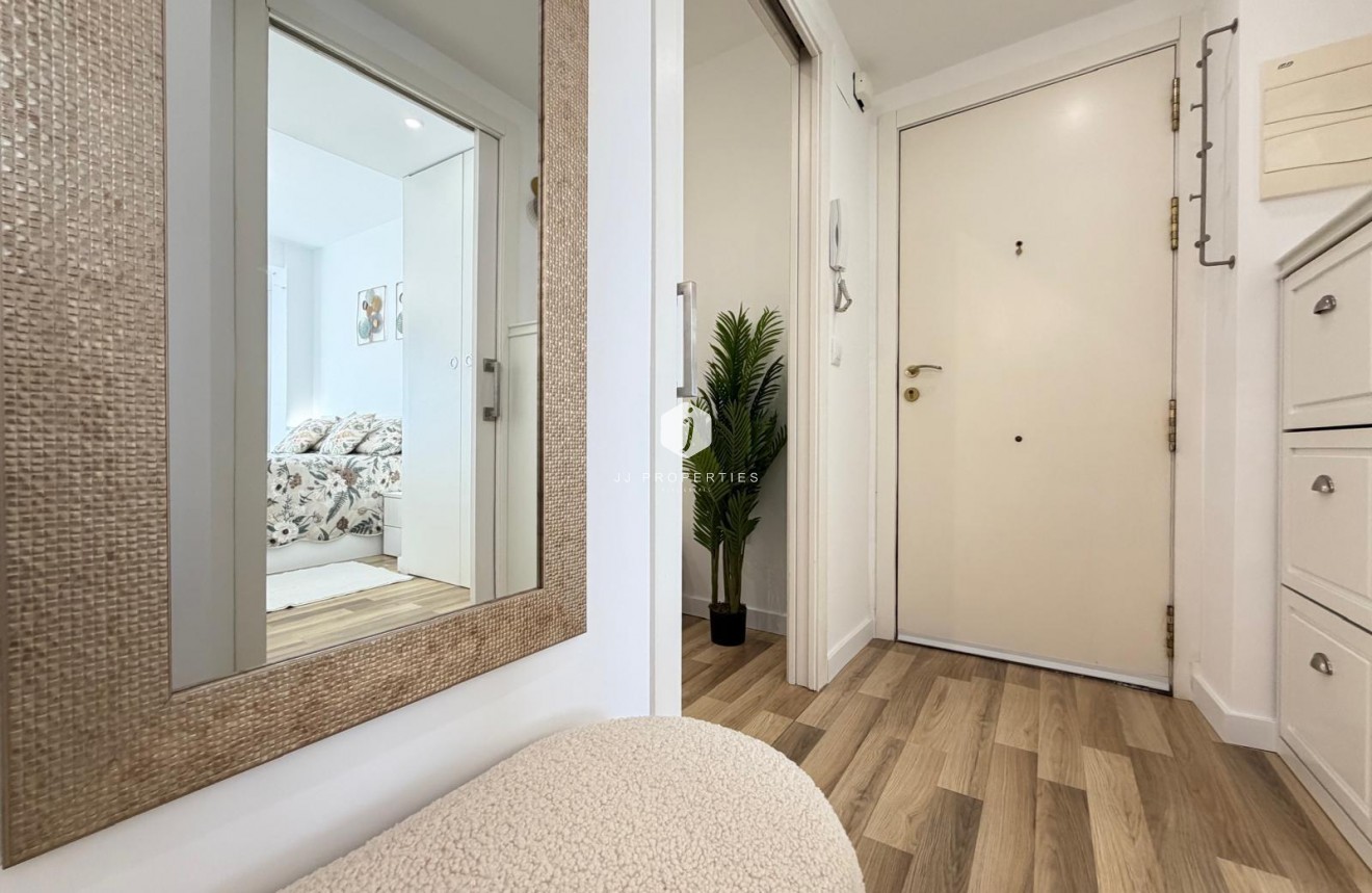 Resale - Apartment / flat -
Torrevieja - Centro