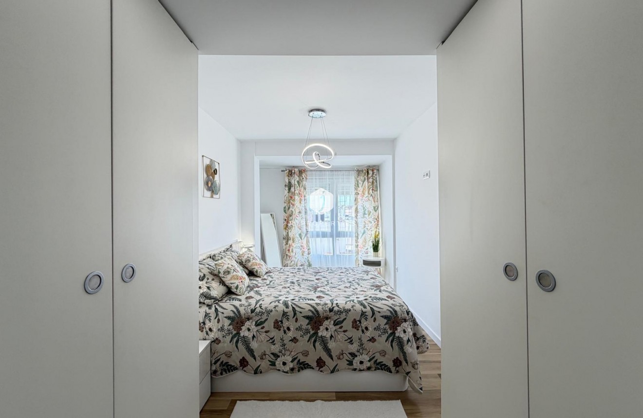 Resale - Apartment / flat -
Torrevieja - Centro