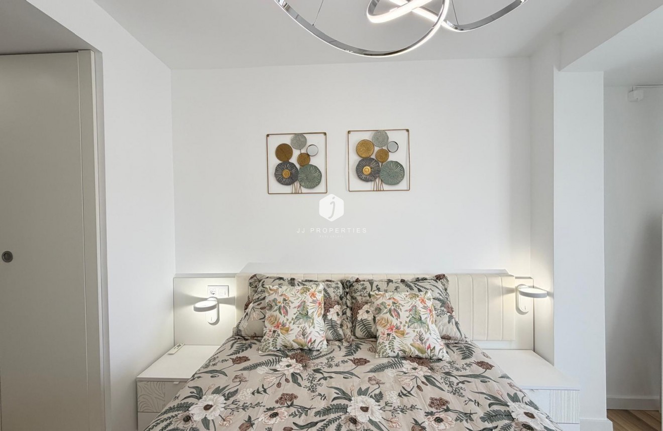 Resale - Apartment / flat -
Torrevieja - Centro