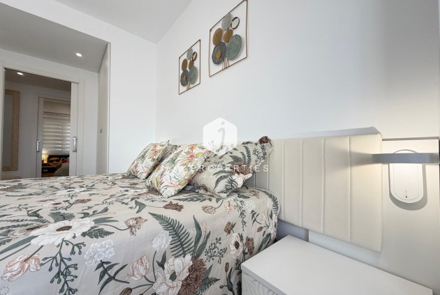 Resale - Apartment / flat -
Torrevieja - Centro
