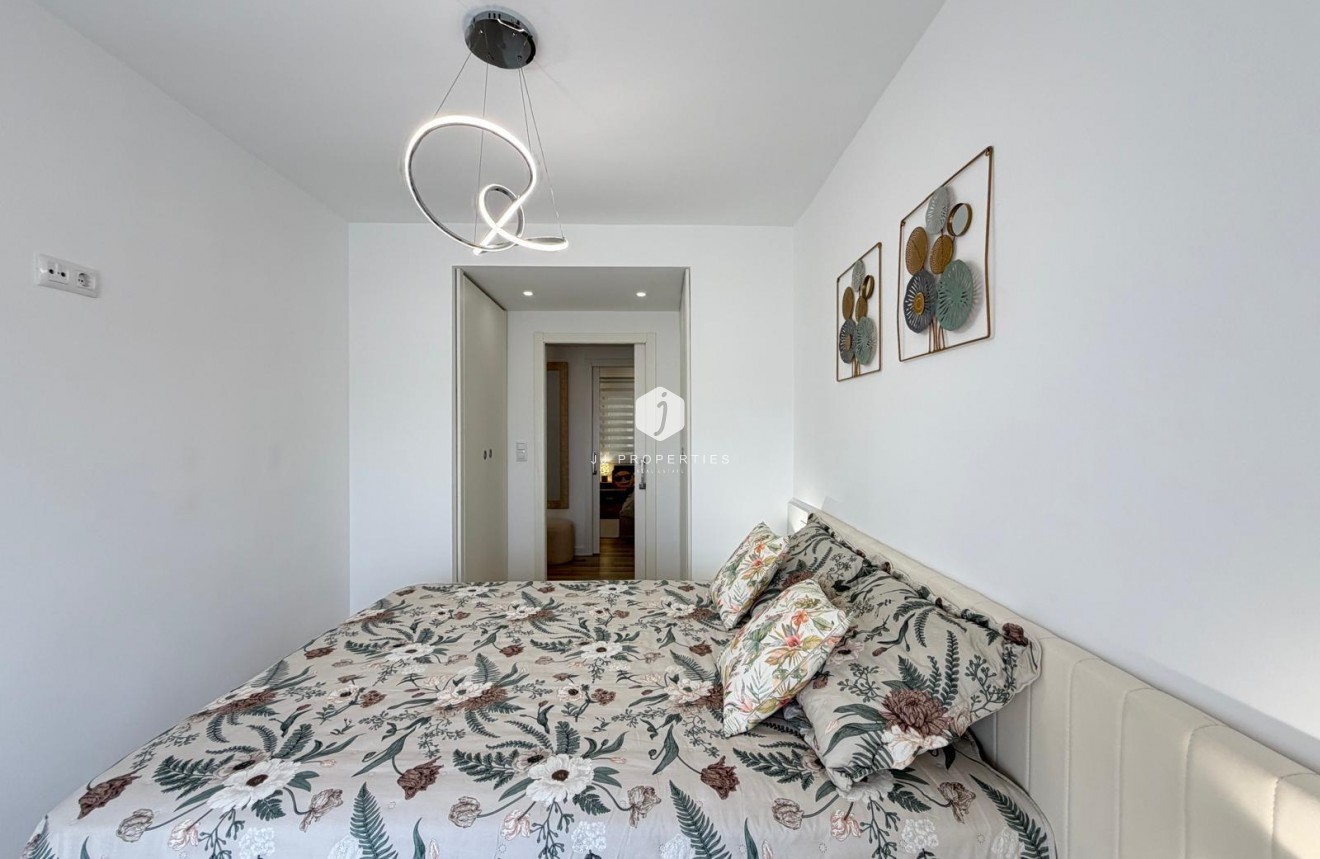 Resale - Apartment / flat -
Torrevieja - Centro