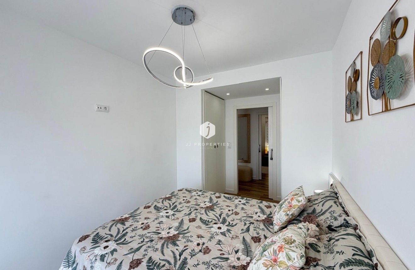 Resale - Apartment / flat -
Torrevieja - Centro