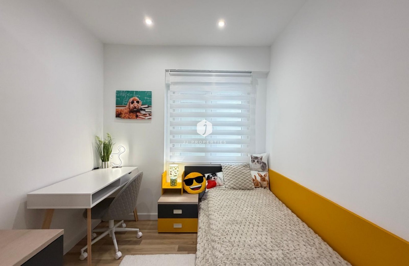 Resale - Apartment / flat -
Torrevieja - Centro