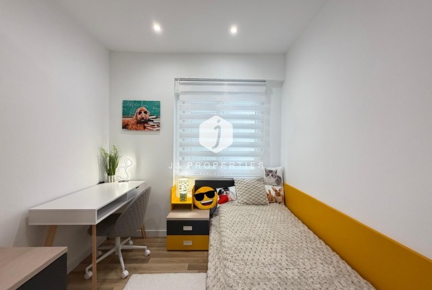 Resale - Apartment / flat -
Torrevieja - Centro