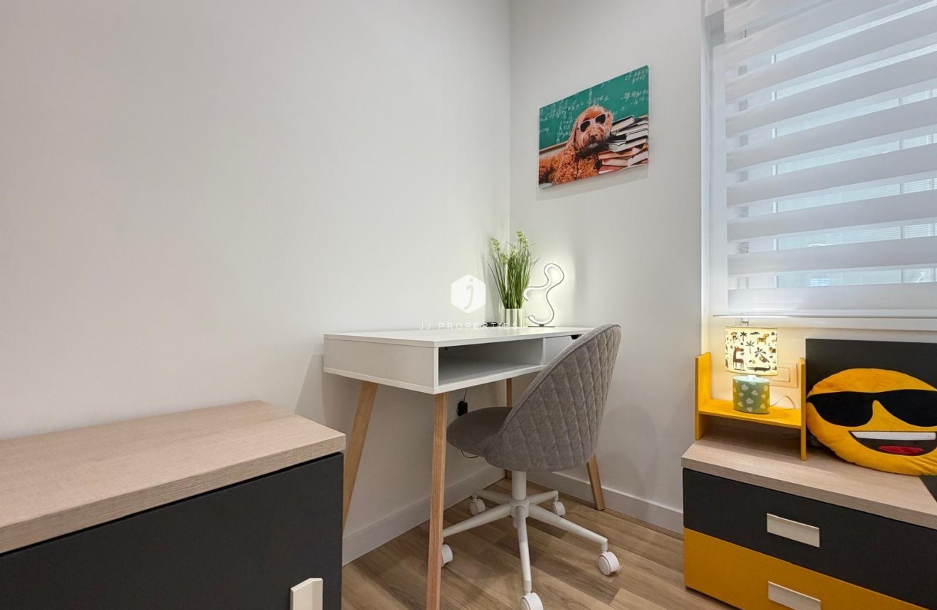 Resale - Apartment / flat -
Torrevieja - Centro