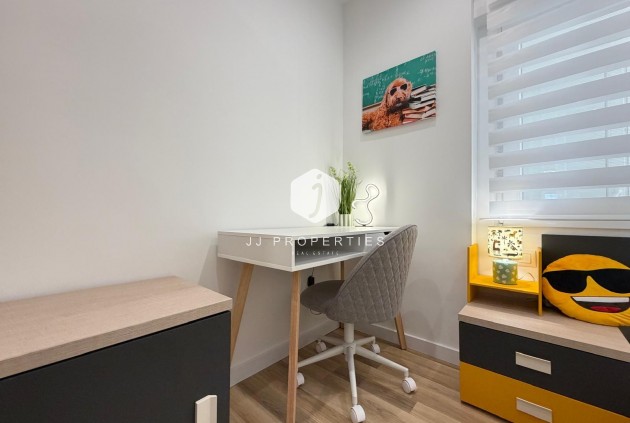 Resale - Apartment / flat -
Torrevieja - Centro