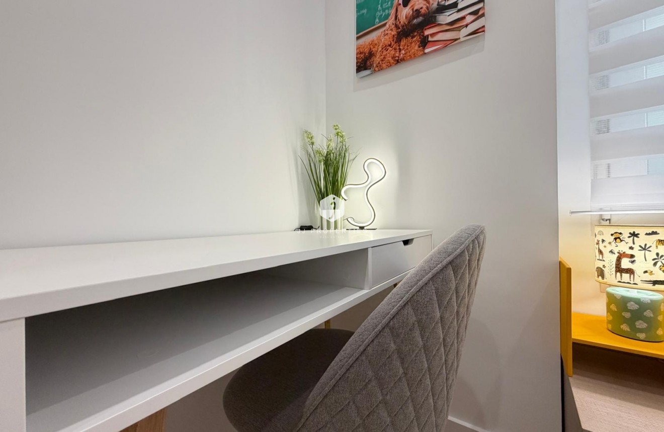 Resale - Apartment / flat -
Torrevieja - Centro