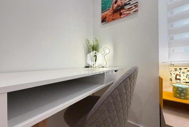 Resale - Apartment / flat -
Torrevieja - Centro