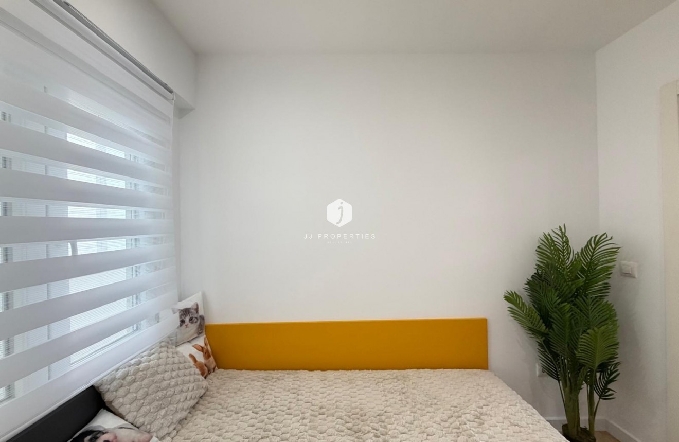Resale - Apartment / flat -
Torrevieja - Centro