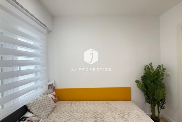 Resale - Apartment / flat -
Torrevieja - Centro