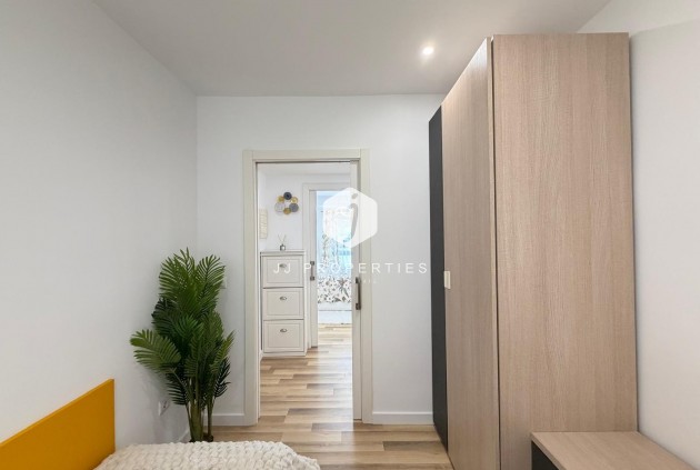 Resale - Apartment / flat -
Torrevieja - Centro