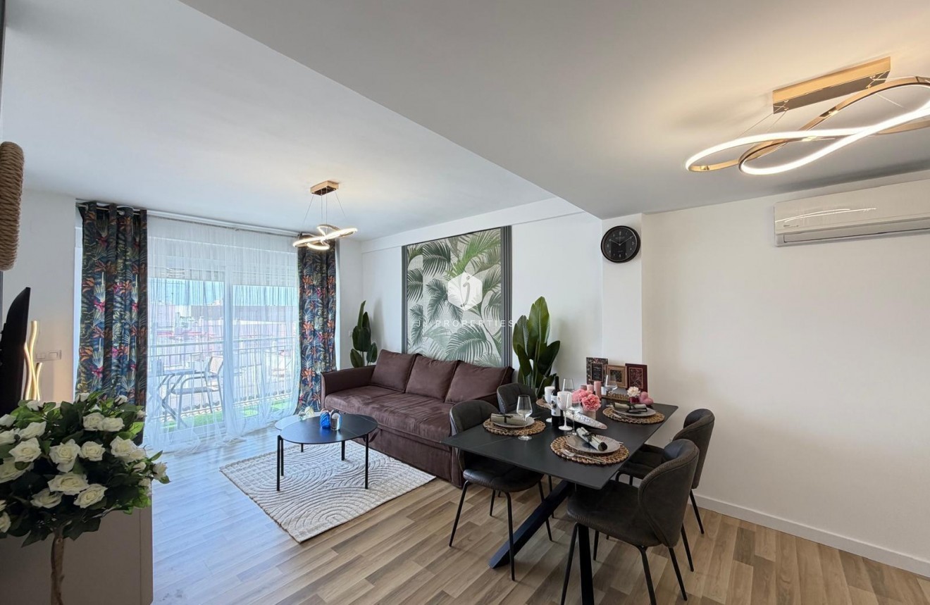 Resale - Apartment / flat -
Torrevieja - Centro