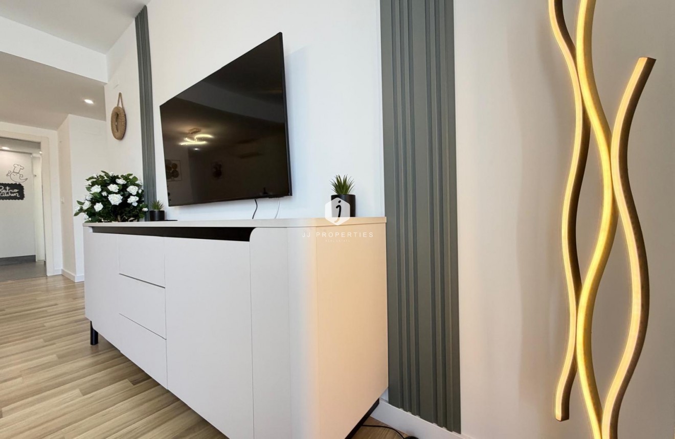 Resale - Apartment / flat -
Torrevieja - Centro