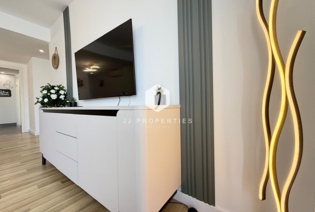 Resale - Apartment / flat -
Torrevieja - Centro