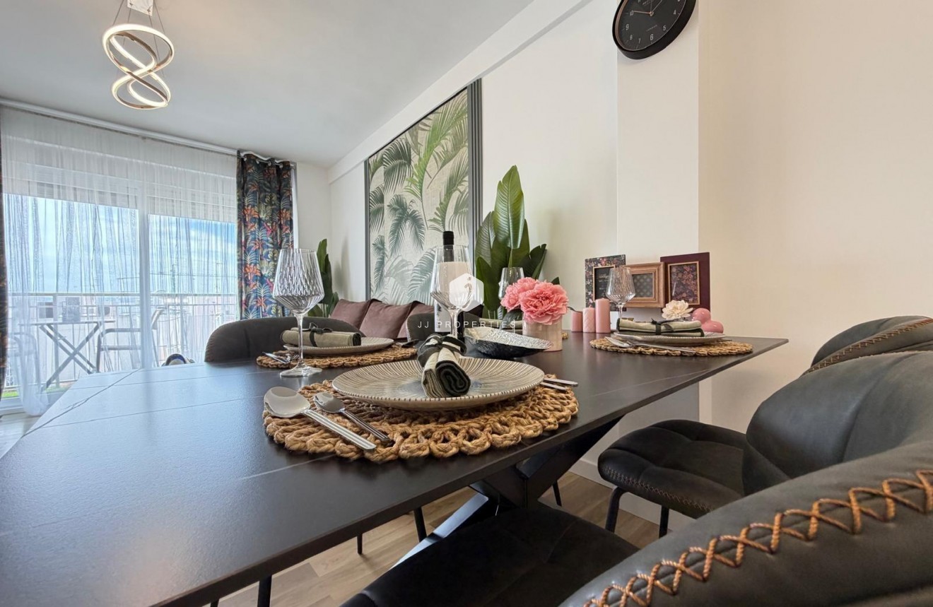 Resale - Apartment / flat -
Torrevieja - Centro