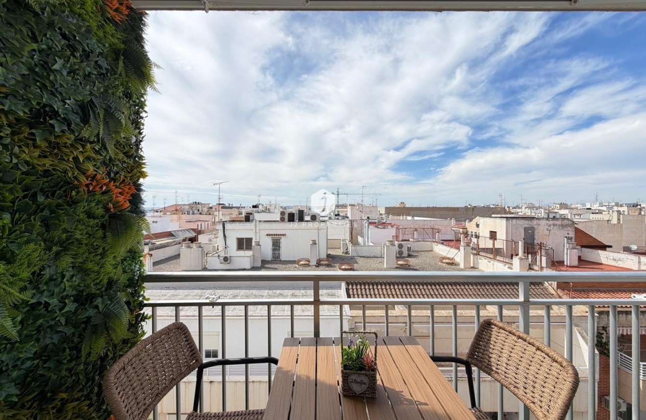 Resale - Apartment / flat -
Torrevieja - Centro