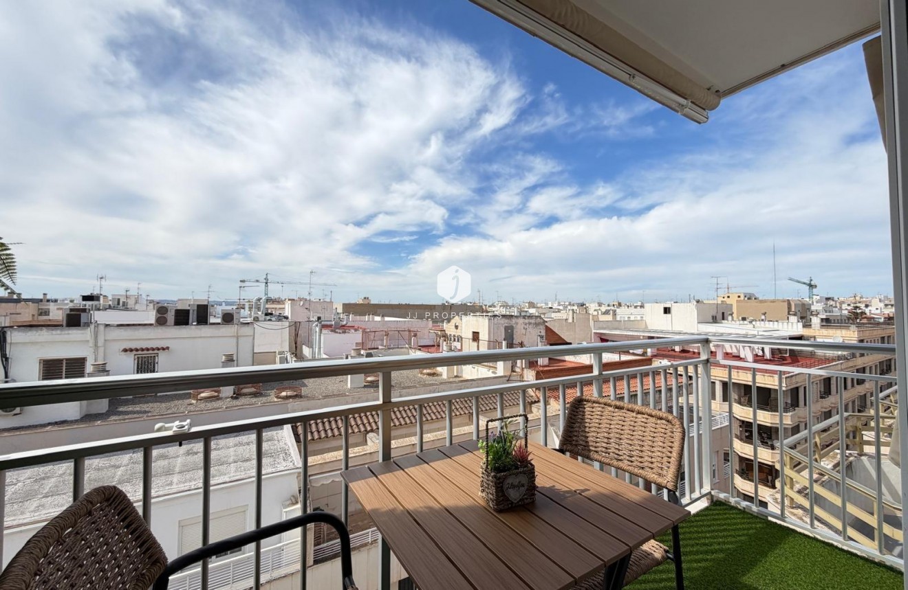 Resale - Apartment / flat -
Torrevieja - Centro