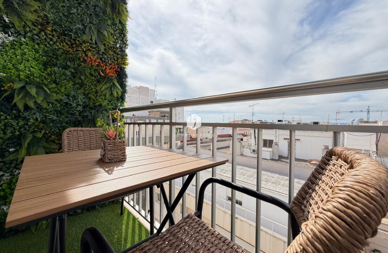 Resale - Apartment / flat -
Torrevieja - Centro