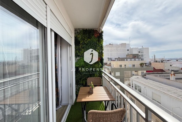 Resale - Apartment / flat -
Torrevieja - Centro