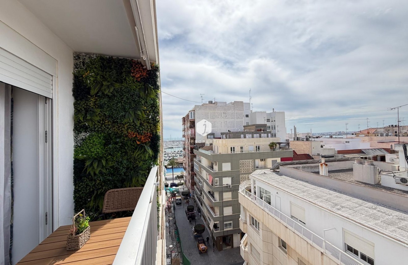 Resale - Apartment / flat -
Torrevieja - Centro