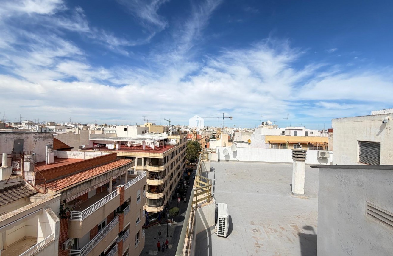 Resale - Apartment / flat -
Torrevieja - Centro