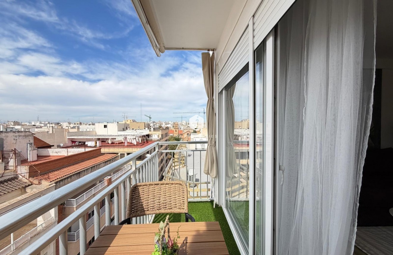 Resale - Apartment / flat -
Torrevieja - Centro