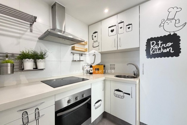 Resale - Apartment / flat -
Torrevieja - Centro