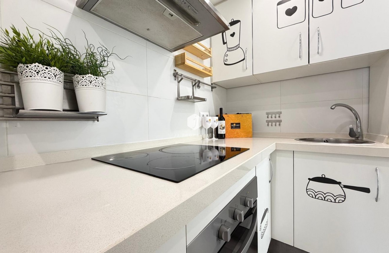 Resale - Apartment / flat -
Torrevieja - Centro