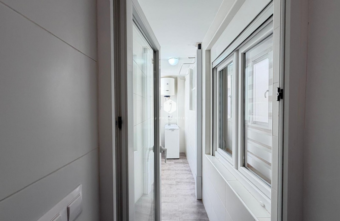 Resale - Apartment / flat -
Torrevieja - Centro