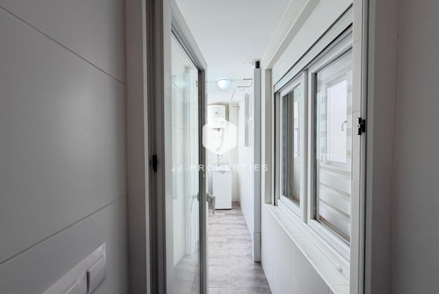 Resale - Apartment / flat -
Torrevieja - Centro