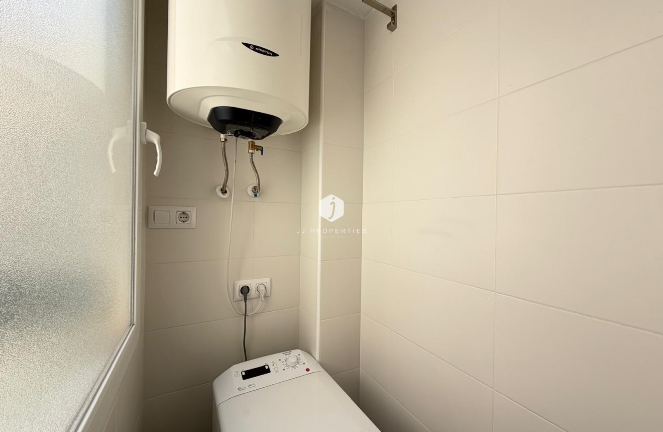 Resale - Apartment / flat -
Torrevieja - Centro