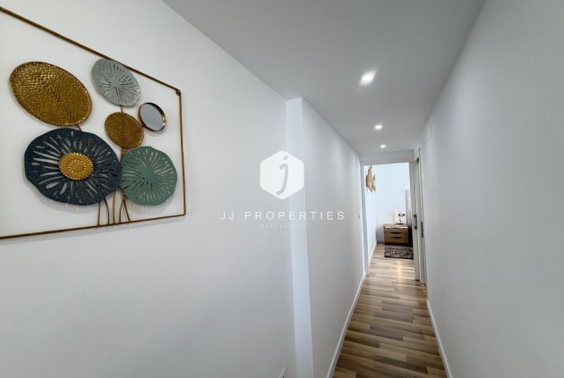 Resale - Apartment / flat -
Torrevieja - Centro