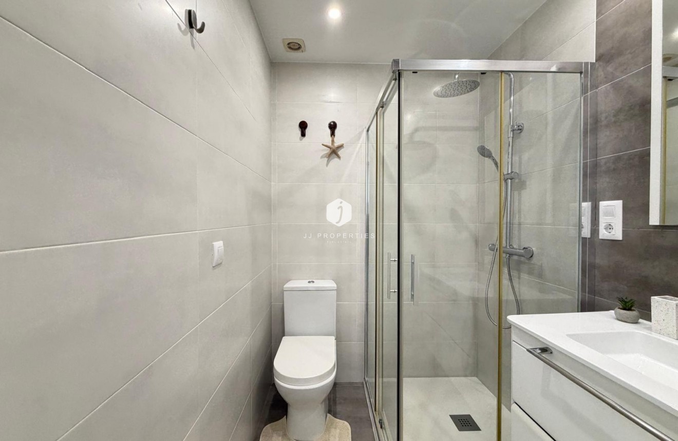 Resale - Apartment / flat -
Torrevieja - Centro
