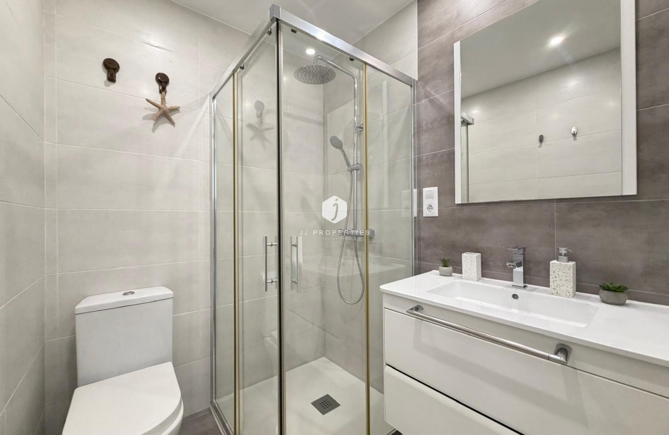Resale - Apartment / flat -
Torrevieja - Centro