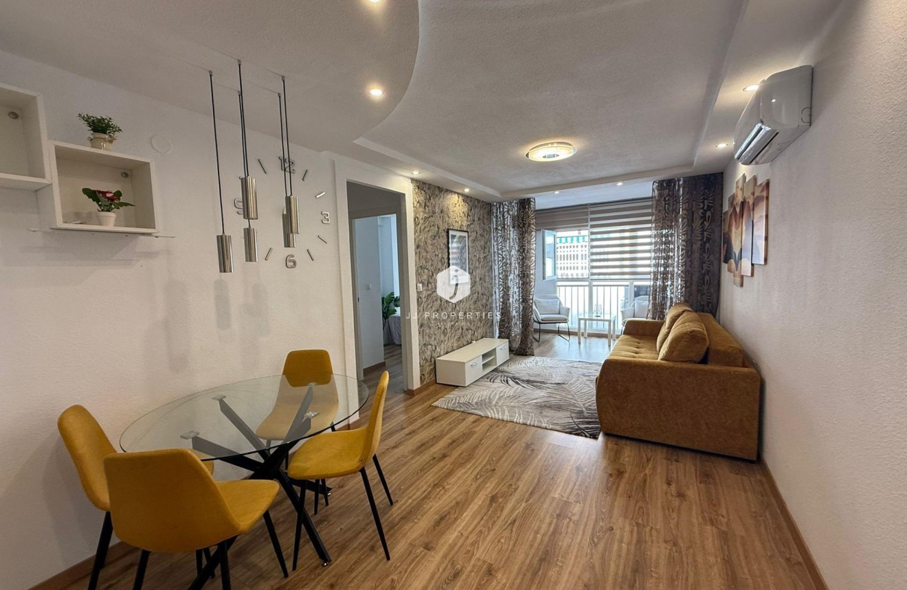 Resale - Apartment / flat -
Torrevieja - Centro