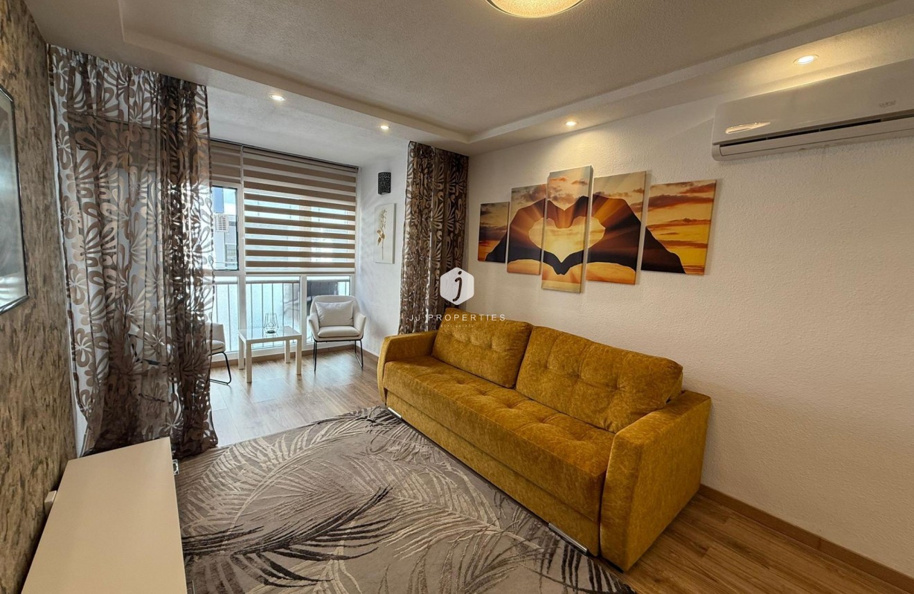 Resale - Apartment / flat -
Torrevieja - Centro