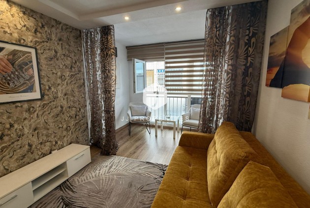 Resale - Apartment / flat -
Torrevieja - Centro