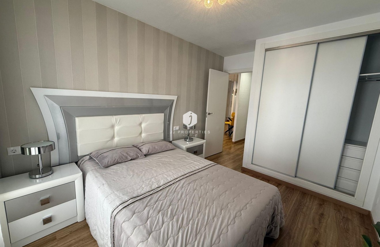 Resale - Apartment / flat -
Torrevieja - Centro