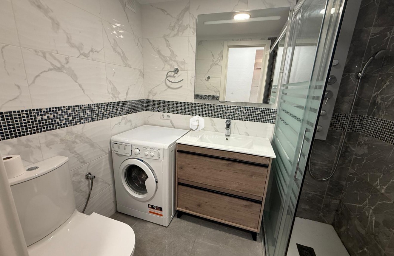 Resale - Apartment / flat -
Torrevieja - Centro
