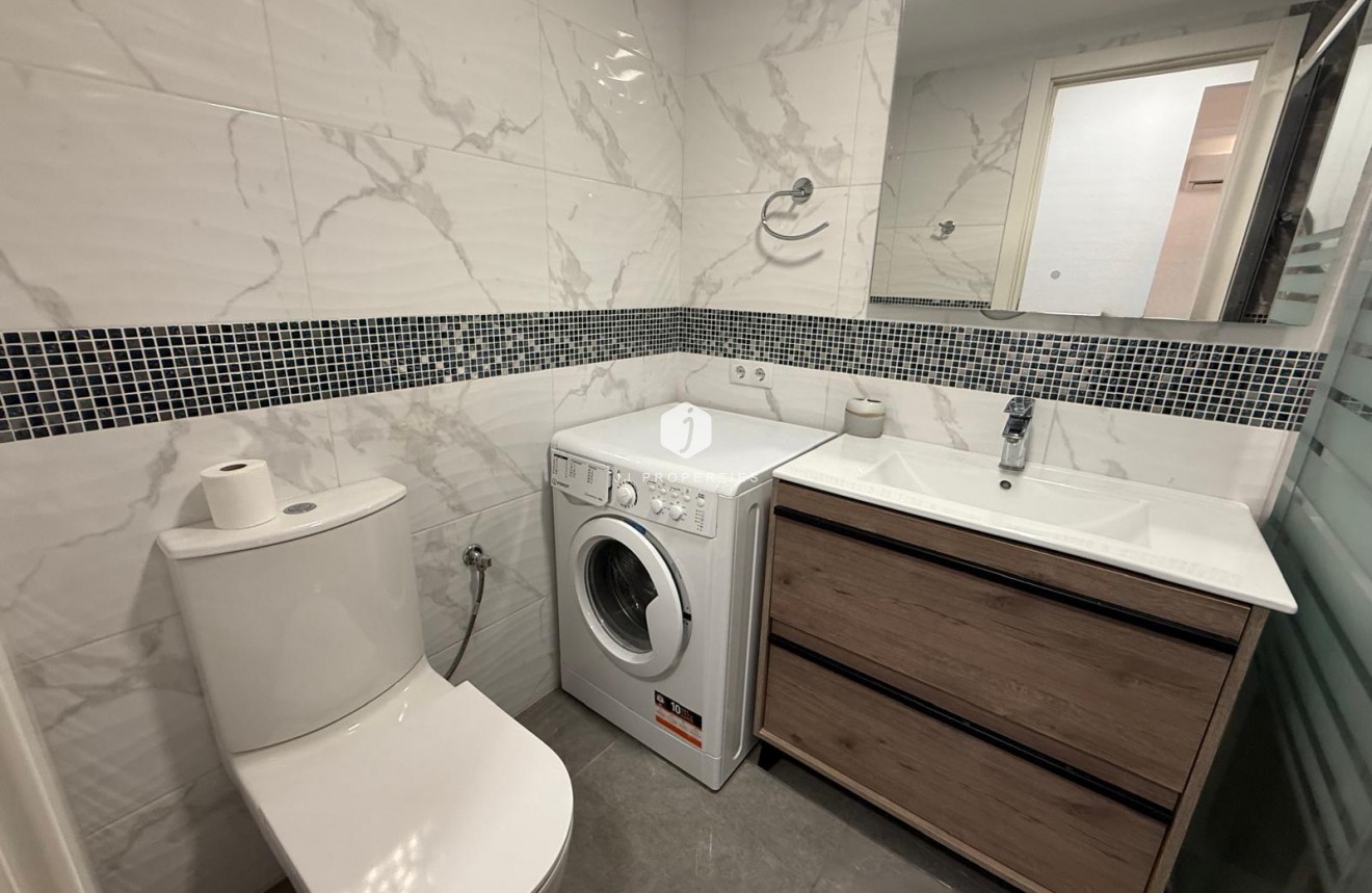 Resale - Apartment / flat -
Torrevieja - Centro