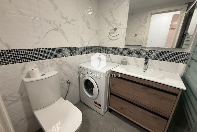 Resale - Apartment / flat -
Torrevieja - Centro