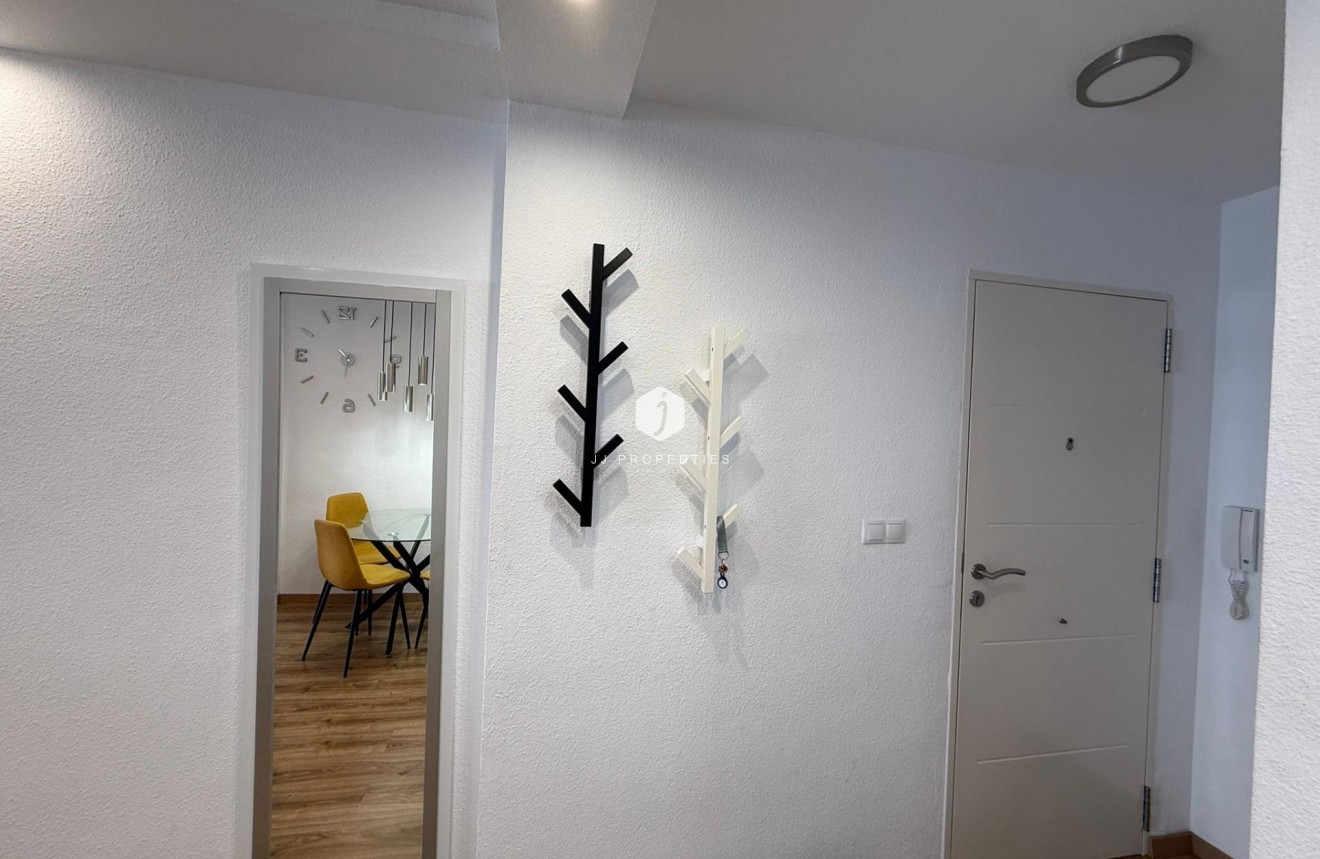 Resale - Apartment / flat -
Torrevieja - Centro