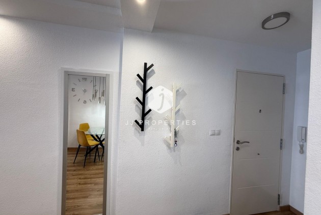 Resale - Apartment / flat -
Torrevieja - Centro