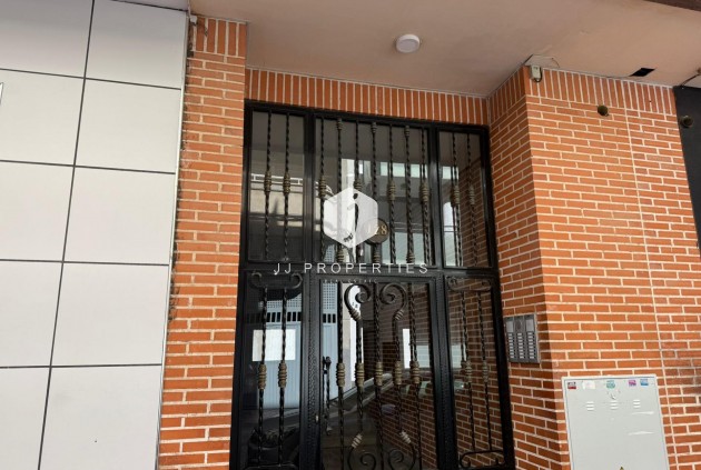 Resale - Apartment / flat -
Torrevieja - Centro