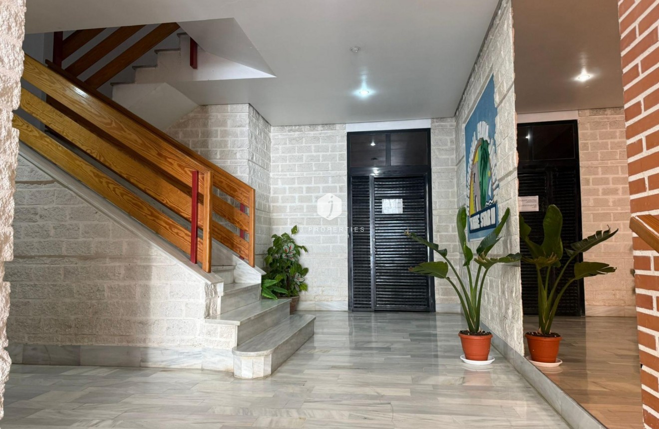 Resale - Apartment / flat -
Torrevieja - Centro