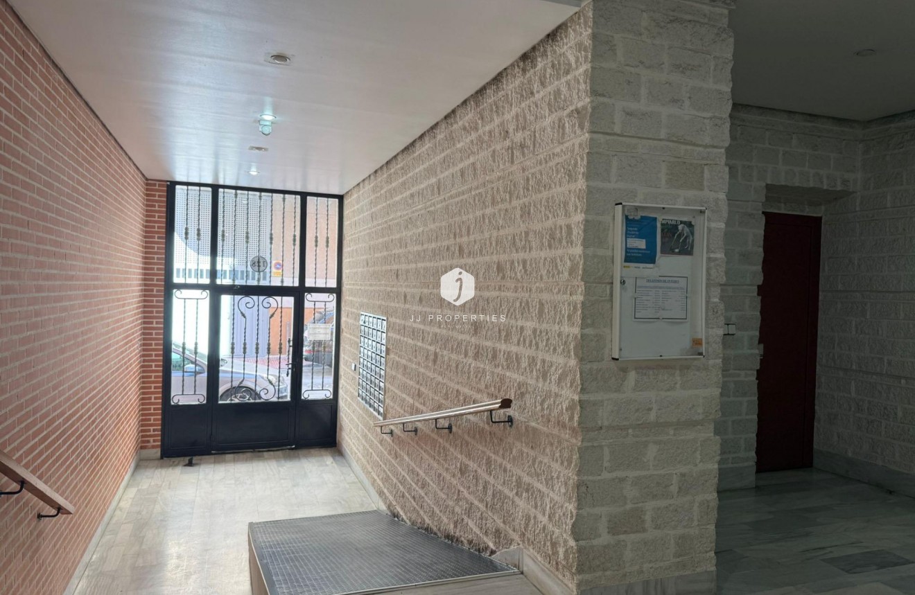 Resale - Apartment / flat -
Torrevieja - Centro