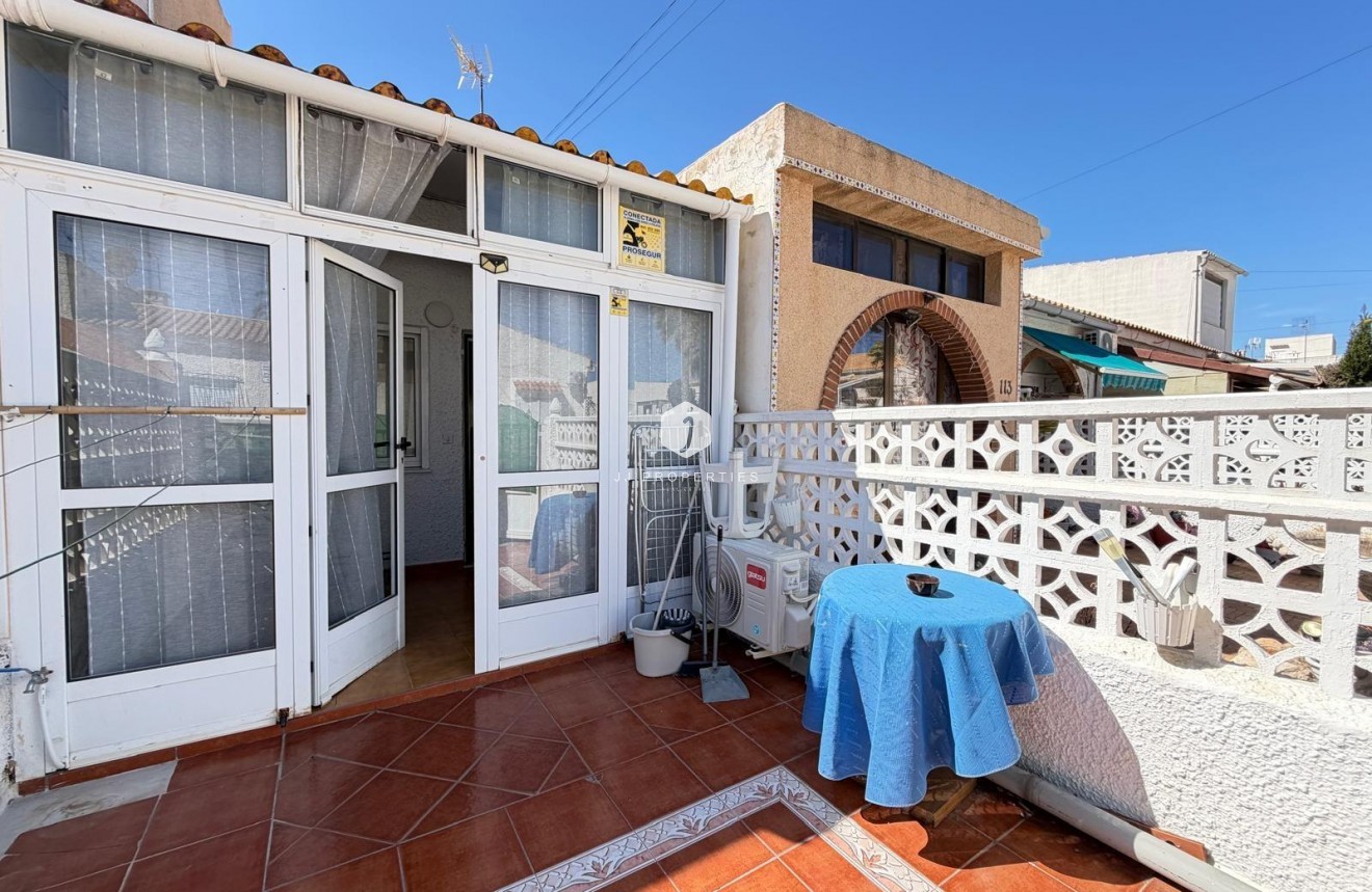 Resale - Chalet -
Torrevieja - Nueva Torrevieja