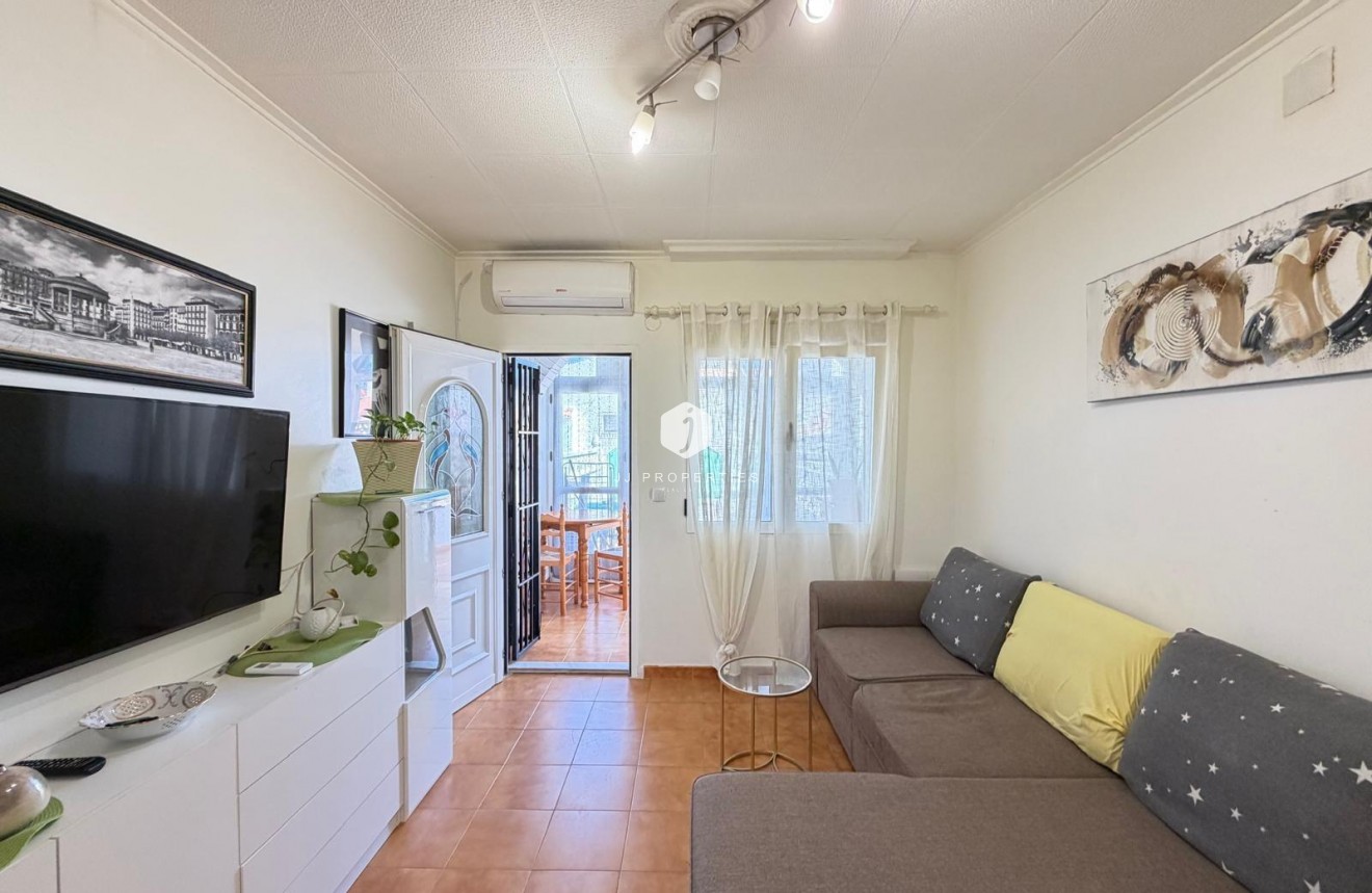 Resale - Chalet -
Torrevieja - Nueva Torrevieja